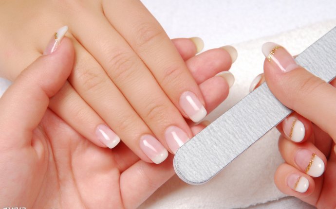 How to keep fingernails strong?